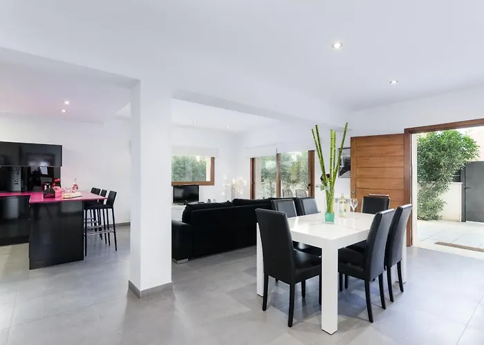 Yourhouse Es Cardinal Holiday home *